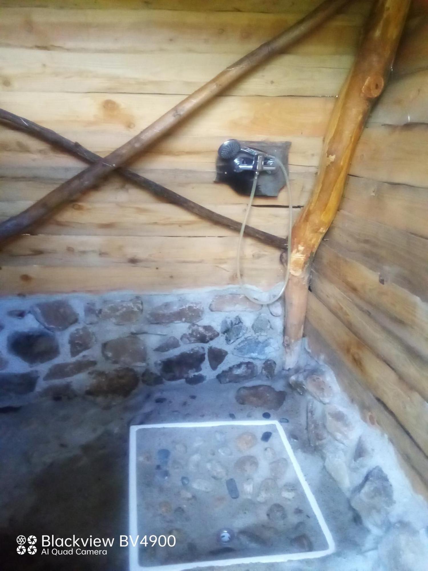 Grande Tente Tipi En Pleine Foret Burzet Ngoại thất bức ảnh