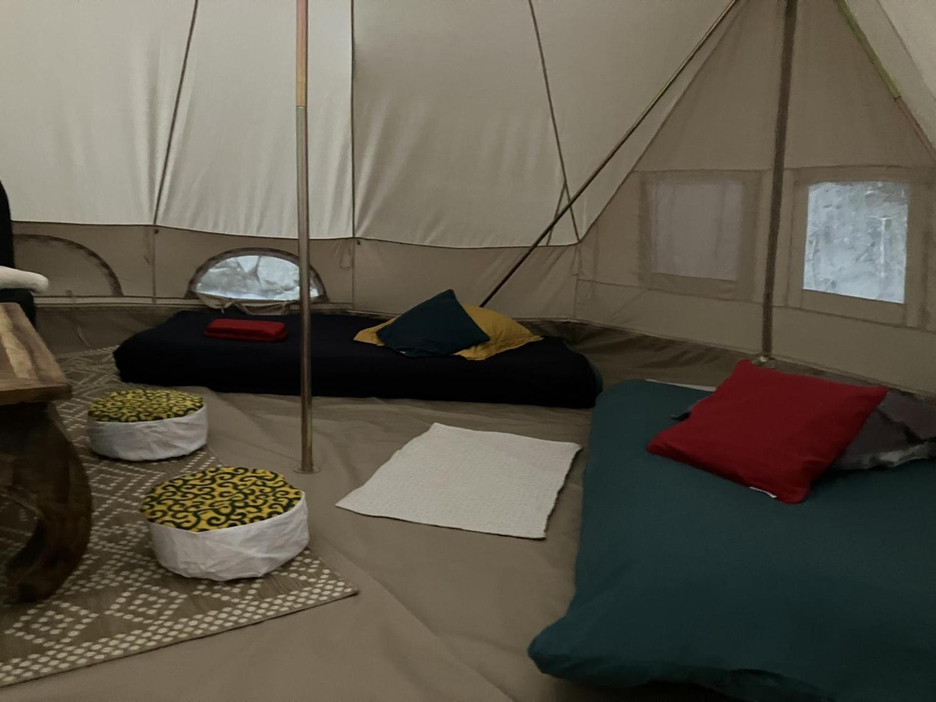 Grande Tente Tipi En Pleine Foret Burzet Ngoại thất bức ảnh