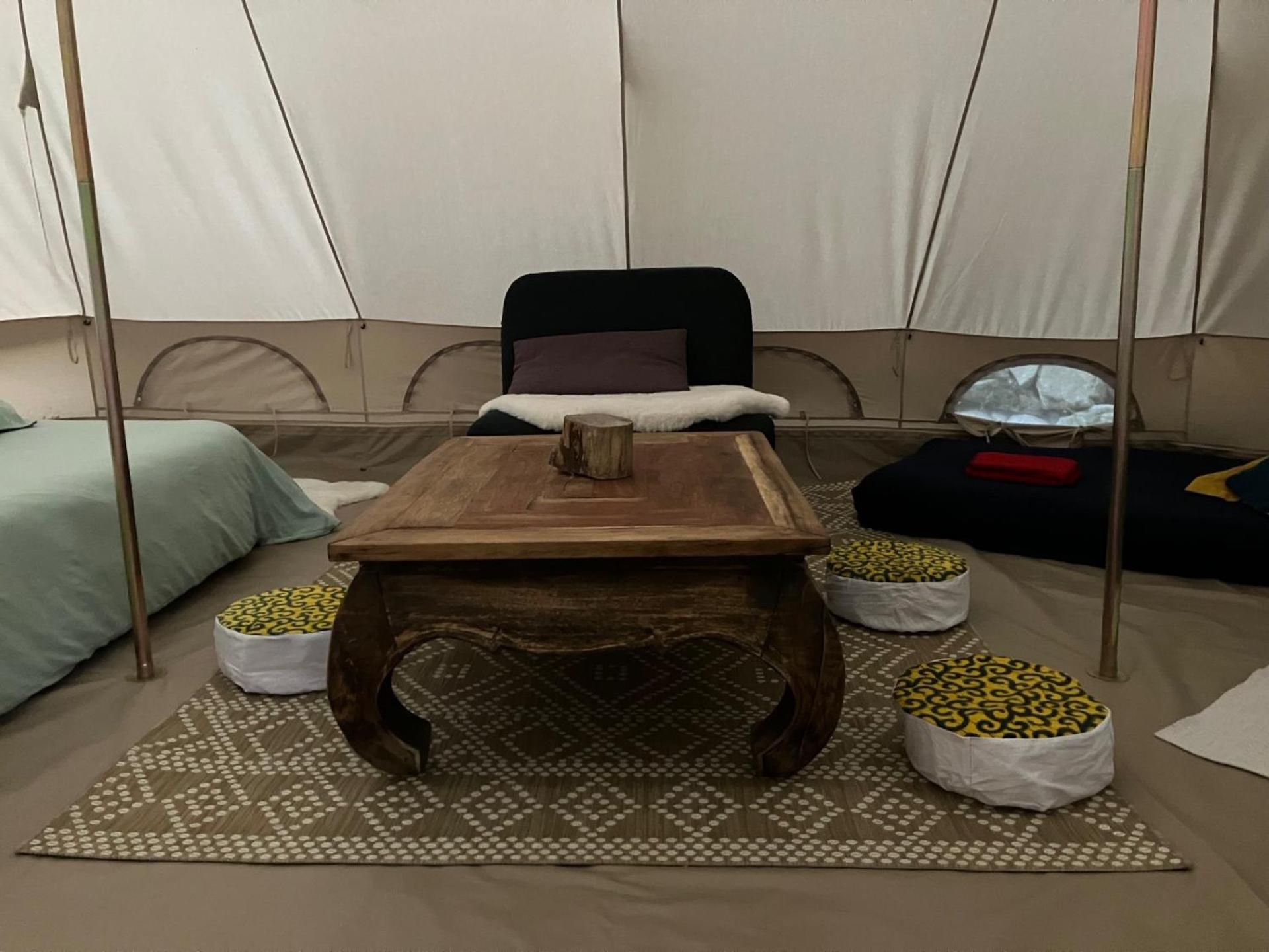 Grande Tente Tipi En Pleine Foret Burzet Ngoại thất bức ảnh
